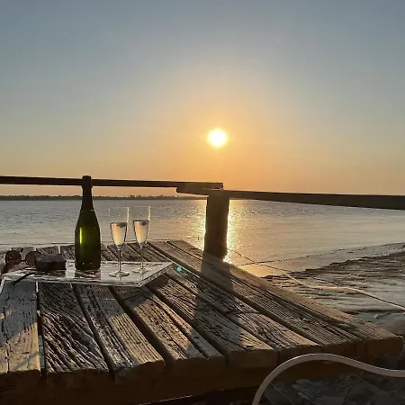 Holiday home Bulle Etoilee Sur L'estuaire De La Gironde Gauriac
