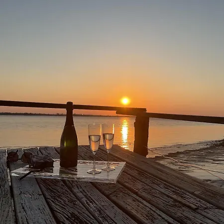 Bulle Etoilee Sur L'estuaire De La Gironde * Gauriac
