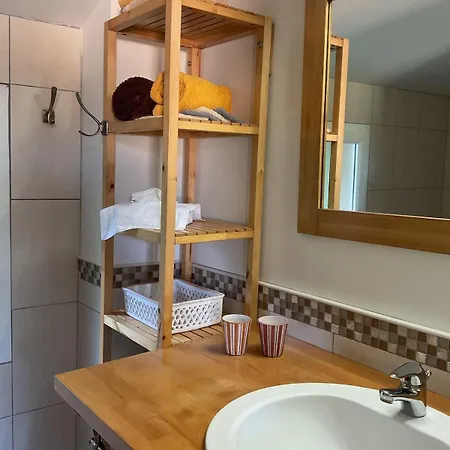Holiday home Bulle Etoilee Sur L'estuaire De La Gironde Gauriac